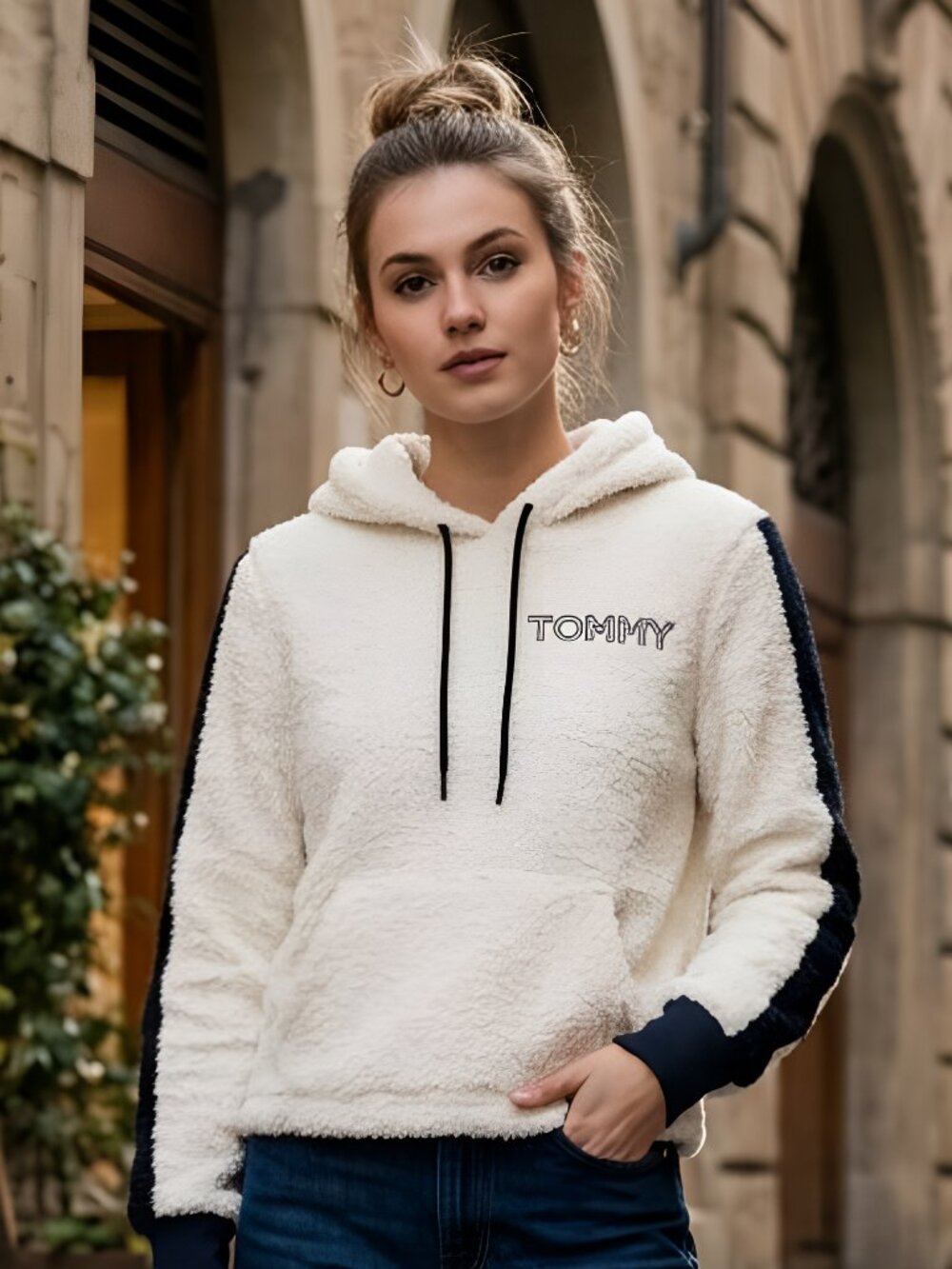 Tommy Hilfiger Hoodie Womens Small Cream Fuzzy Fleeece Pullover Spellout Logo